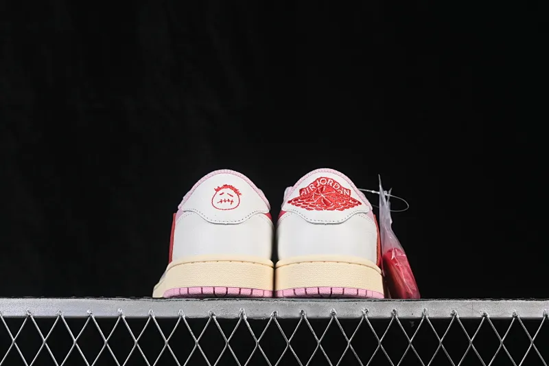 All categories Air Jordan Jordan series basketball shoes Air Jordan 1 Low ZG version Travis Scott x Air Jordan 1 Low OG AJ1 Joe 1 undercut low top full head layer IQ7604-101
